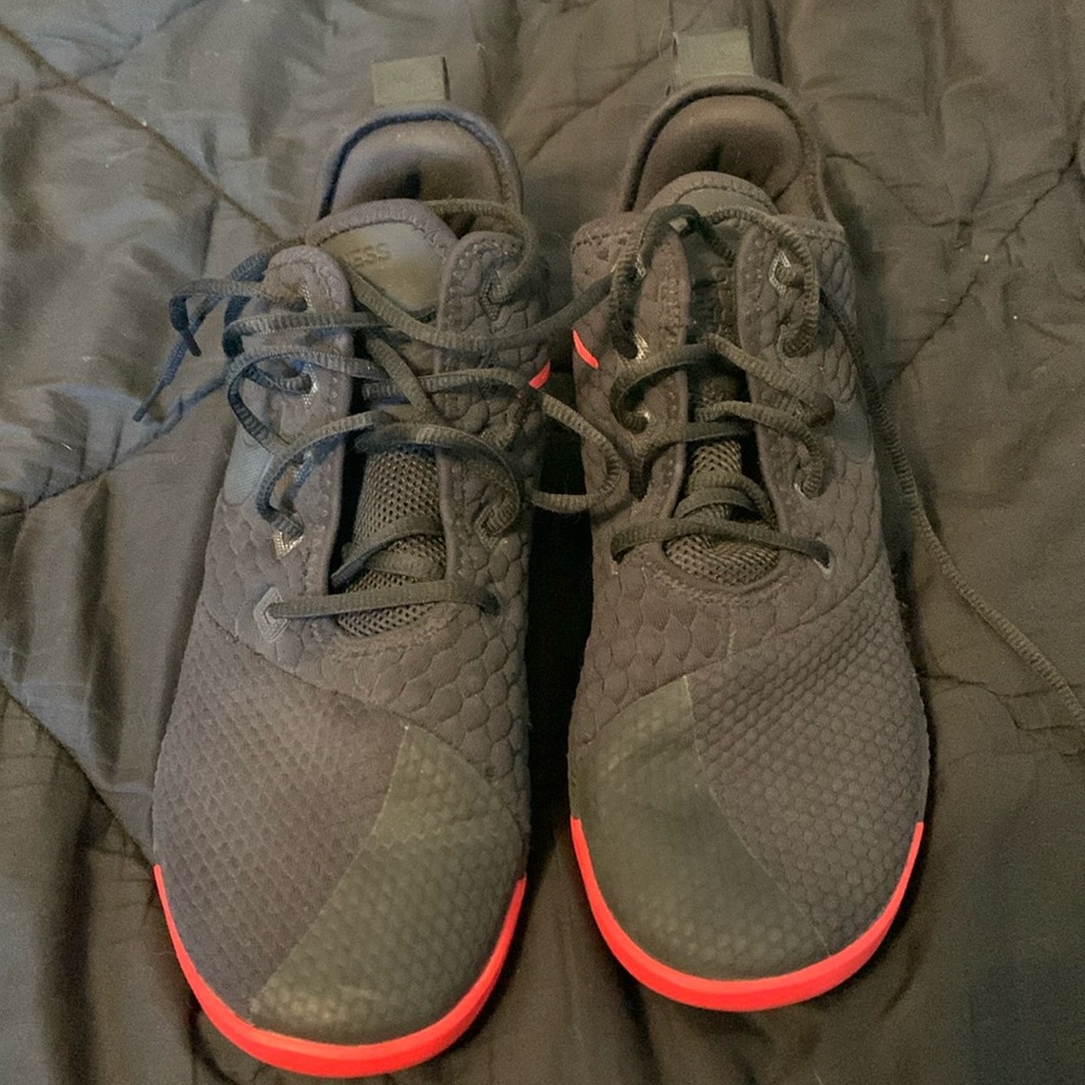 lebron basketball shoes good quality size 9.5 men’s